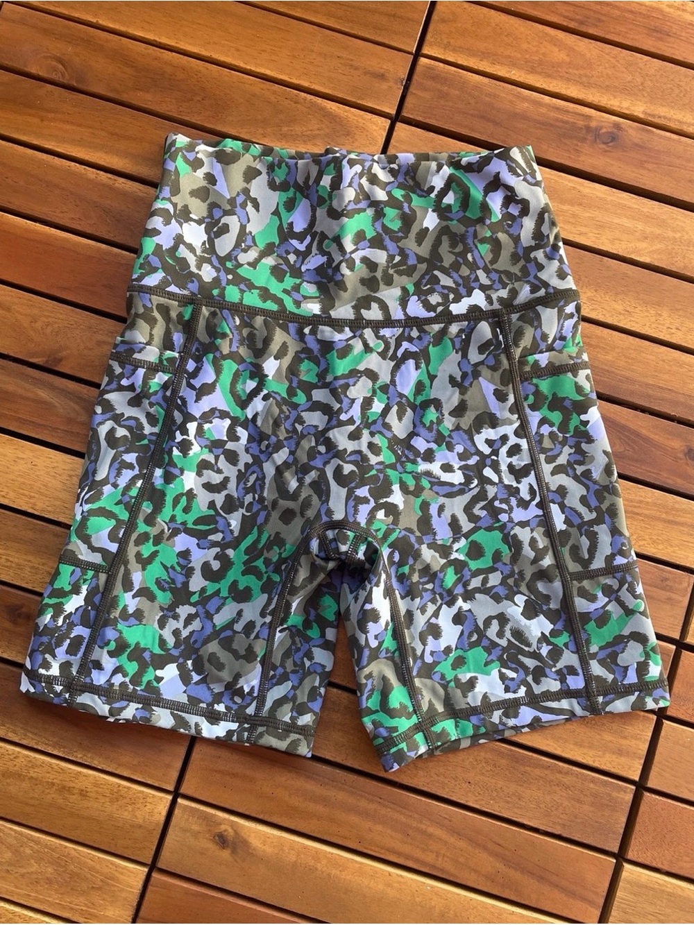Aerie offline hi rise bike shorts M camo workout shorts